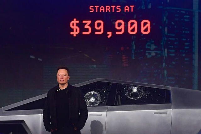  Elon Musk en la presentación de su nuevo modelo de autos inteligentes. Foto: AFP    