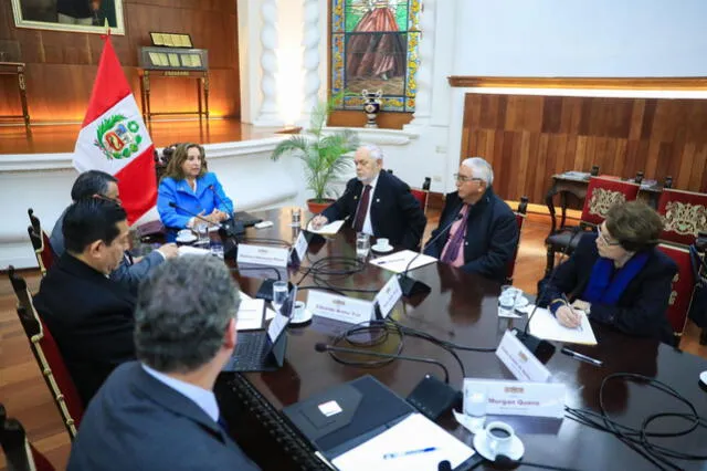 Congresistas de Honor y Democracia en reunión con la jefa de Estado Dina Boluarte. Foto: Presidencia Perú.   