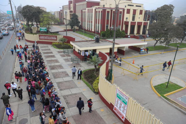Alrededor de 5.500 postulantes se dieron cita a la Universidad Nacional de Ingeniería. Foto: UNI   