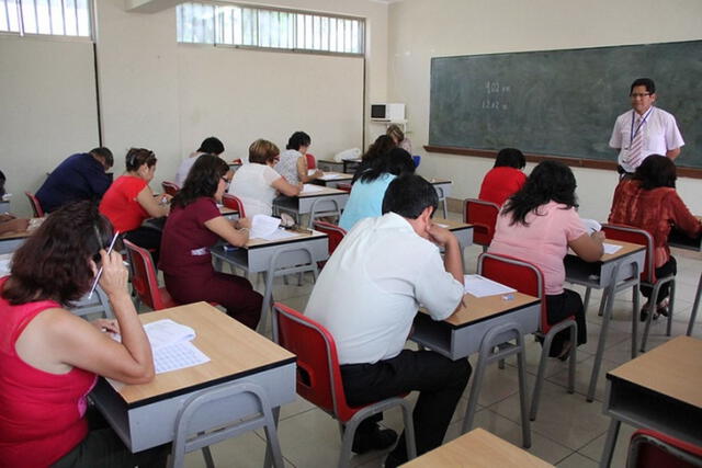 Ley presentada exoneraría a docentes de rendir examen para el nombramiento. Foto: Difusión   