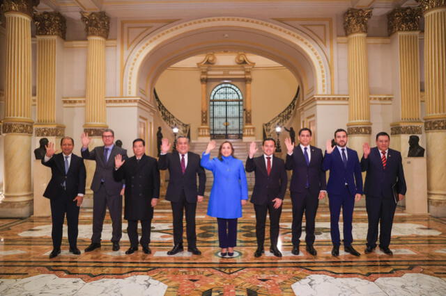  Din Boluarte y representantes del partido APP. | Foto: Presidencia de la República. 