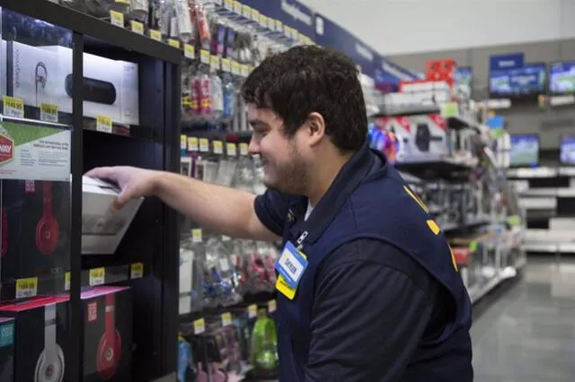  El Labor Day marca el inicio de las ventas y promociones de "back-to-school" en muchas tiendas. Foto: EUPress   