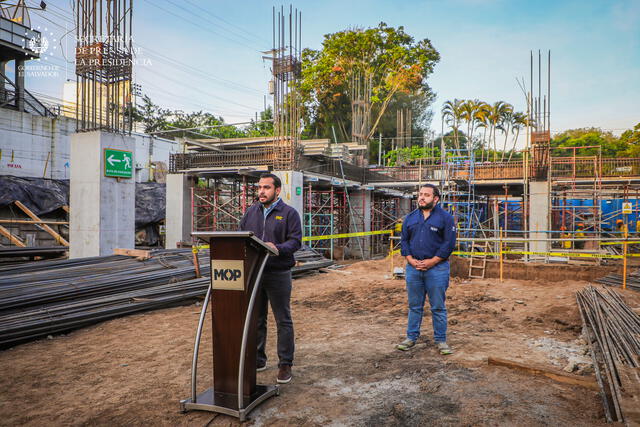 El ministro Romeo Rodríguez presentando la nueva obra tecnológica. Foto: Empresas 503   