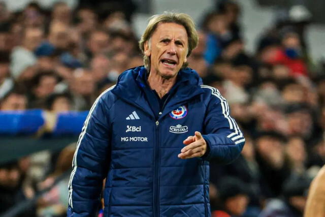  Ricardo Gareca cayó goleado por 3-0 frente a Chile en su debut en estas Eliminatorias 2026. Foto: difusión   