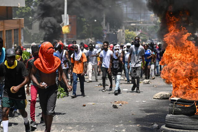  Un brutal ataque llevado a cabo por la pandilla "Gran Grif" en la localidad de Pont Sondé, en Haití, dejó al menos 70 personas muertas. Foto: AFP.   