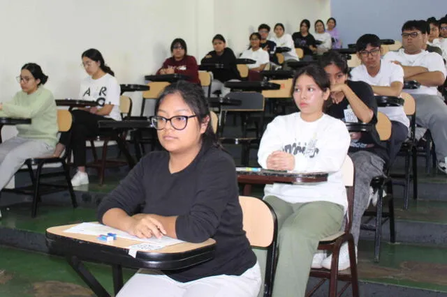 Estudiantes rinden examen de admisión en San Marcos