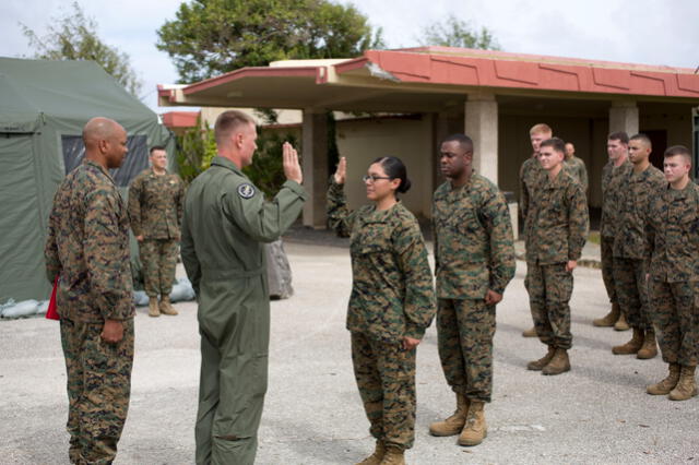  Una marine juramentando en los Estados Unidos. Foto: difusión   