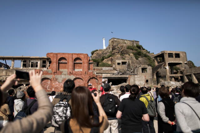  En la actualidad, Hashima es accesible al público a través de tours organizados limitados a una parte de la isla. Foto: AFP    