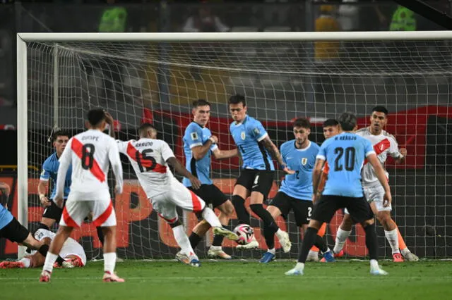 Nicolás Fonseca volvió a ser titular en Uruguay como ante Venezuela en la jornada pasada. Foto: AFP   