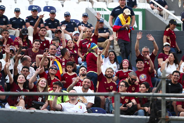 La fanaticada de la Vinotinto también está en el estadio. Foto: la Vinotinto 