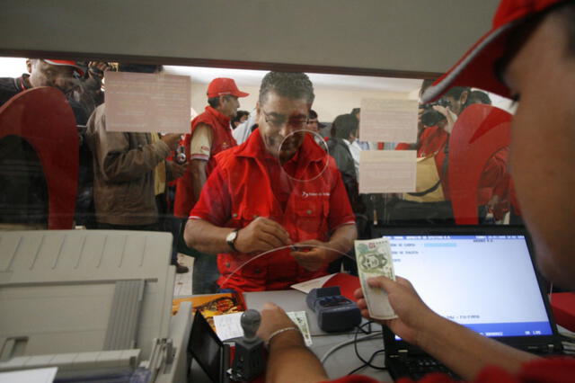  Empleados del Banco de la Nación. Foto: Andina   