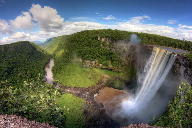 Con proyecciones del FMI que estiman un crecimiento superior al 10% anual y una renta per cápita en aumento, Guyana se consolida como la economía más dinámica del mundo. Foto: Expedia   