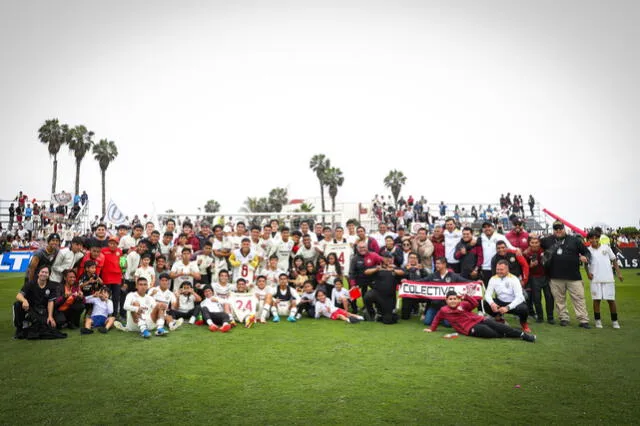 Esta fue la foto final que se tomó Universitario tras eliminar a Alianza Lima en las semifinales. Foto: Divisiones Menores/Universitario   