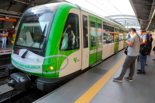  La Línea 1 del Metro de Lima, gestionada por el MTC, enfrenta problemas de servicio y fallas técnicas, afectando a 500 de sus 580.000 pasajeros diarios. Foto: Andina    