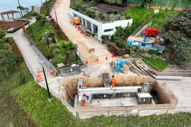 Construyen plaza del nuevo puente peatonal. Foto: Andina    