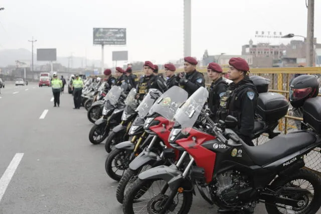 Policías en Lima y Callao