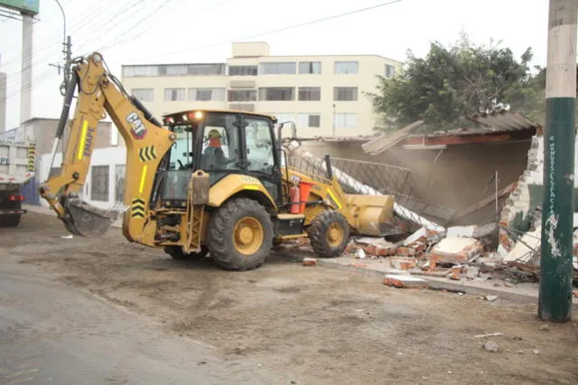 Uno de los edificios destruidos de la Vía Expresa Sur. Foto: difusión   