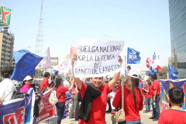 Trabajadores están en contra de medidas tomadas por el Gobierno. Foto: Carlos Félix   