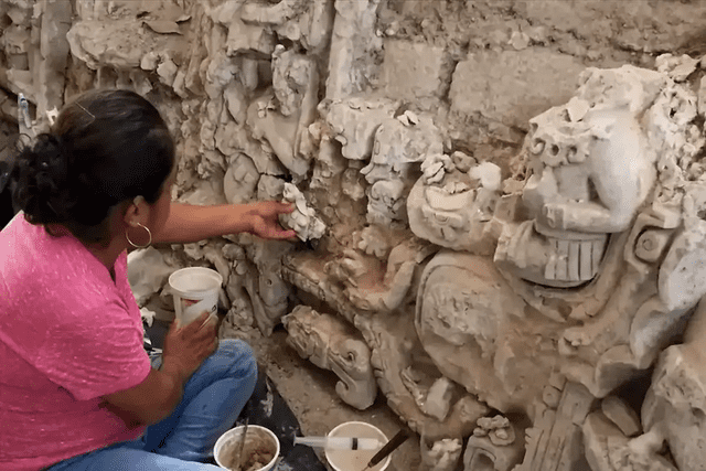 El hallazgo de tres relieves con figuras mitológicas, enriquece la comprensión de la iconografía y las prácticas espirituales mayas. Foto: INAH   