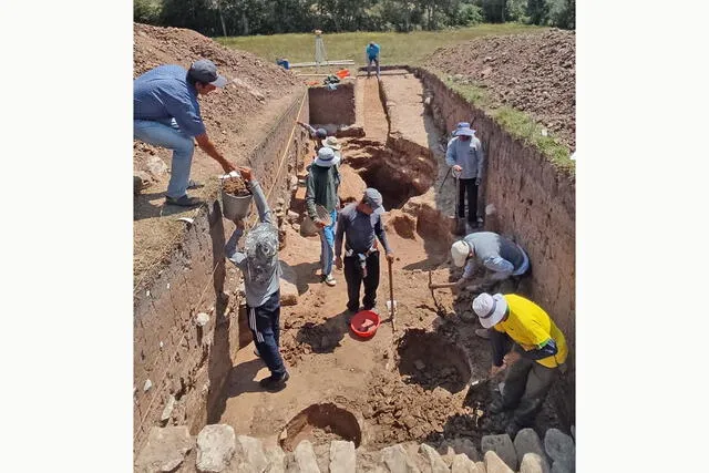  Se encontraron plataformas rodeadas por muros de contención, las cuales constituyen pruebas de la arquitectura temprana de Pacopampa, que data de hace más de 3.000 años. Foto: PIA    