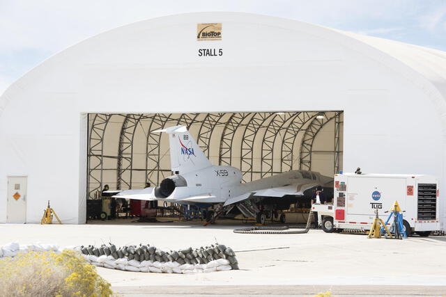 El motor del X-59, un F-18 Super Hornet F414-GE-100 modificado, proporciona casi 10.000 kg de energía propulsora. Foto: NASA/Carla Thomas.   