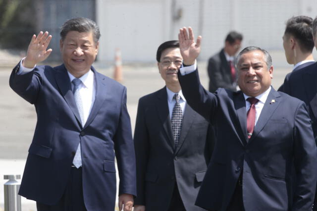  Xi Jinping, presidente de China, llegó al Perú para la inauguración del Megapuerto de Chancay junto con Dina Boluarte. Foto: Andina 