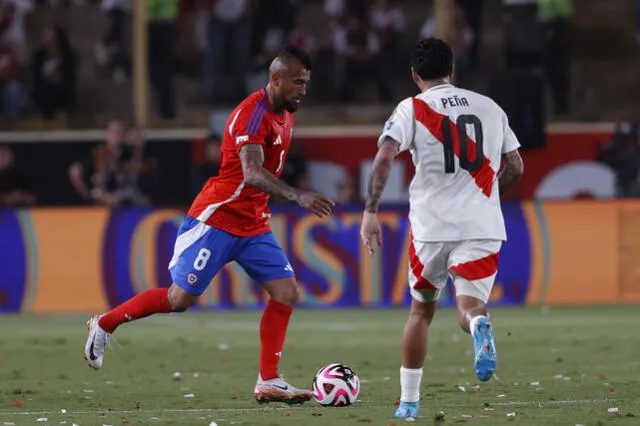  Arturo Vidal fue capitán en el empate con Perú. Foto: La Roja/X   