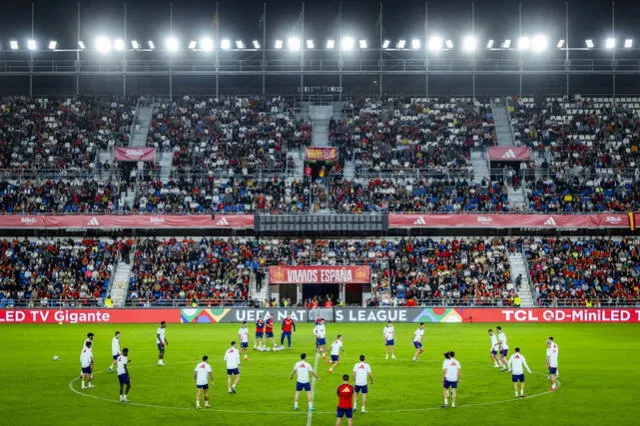 La selección española entrenó con público en el estadio Heliodoro Rodríguez López previo al partido ante Suiza. Foto: RFEF 