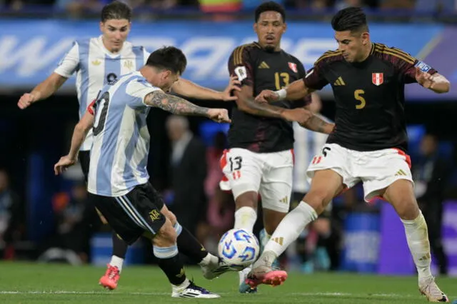  Carlos Zambrano fue titular ante Argentina. Foto: AFP   