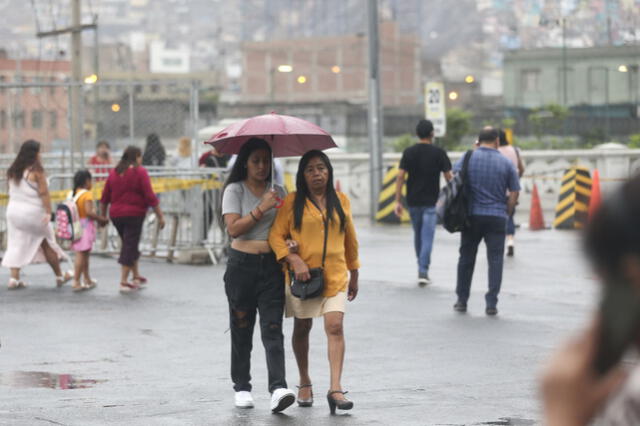 Las lluvias matutinas son causadas por el incremento de vientos en la costa y la humedad proveniente de la zona andina, lo que favorece la presencia de lloviznas y neblina. Foto: Andina.   