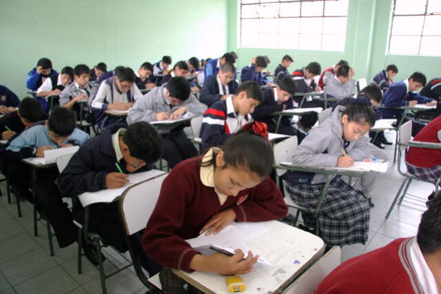 Alumnos de secundaria serán los que llevarán este curso en 2025. Foto: Andina   