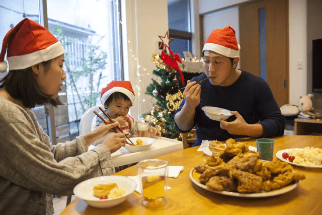  En Japón, las familias prefieren comer KFC en Navidad a pavo o cerdo. Foto: Univisión.<br><br>  