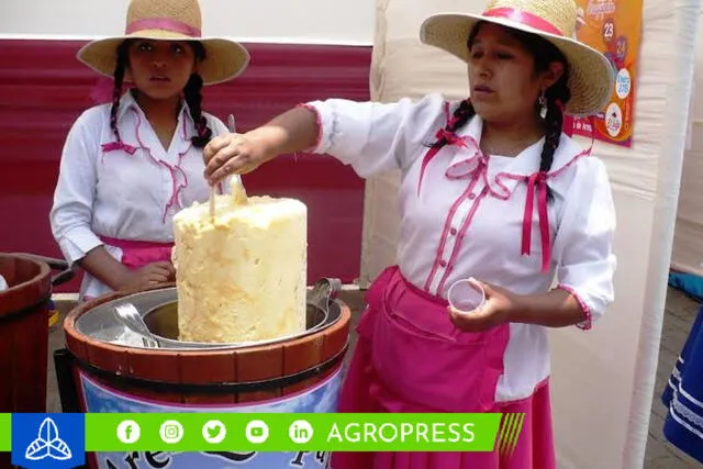 El tradicional queso helado arequipeño se elabora utilizando un barril de madera. Foto: AgroPress   