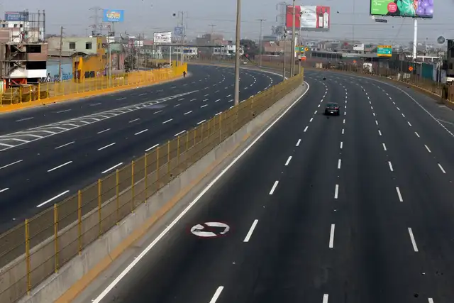 Vía Evitamiento registra tráfico en las primeras horas de la mañana. Foto: Andina   