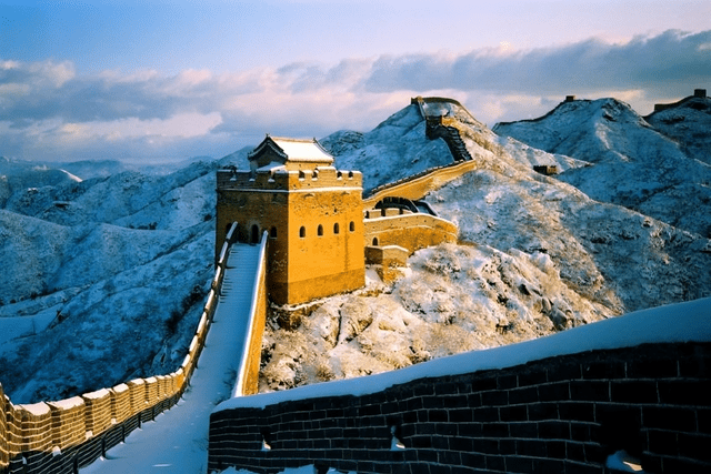  La muralla de China es la más larga del mundo, pero no la más alta. Foto: CDN<br>    