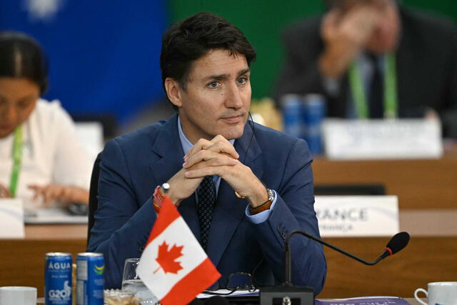 Trudeau, que lideró el Partido Liberal desde 2013 y asumió como primer ministro en 2015, enfrentó críticas y presiones para abandonar el cargo tras la renuncia de su ministra de Finanzas, Chrystia Freeland. Foto: AFP   