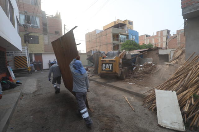 Obras de desalojo se llevaron a cabo a las 4:00 a. m. Foto: Municipalidad de Surco   