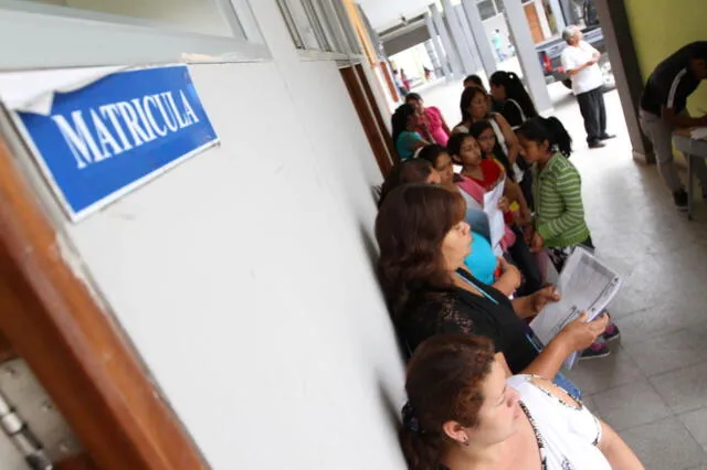 Padres de familia deben acreditar la identidad del estudiante. 