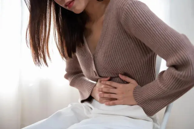  El dolor abdominal y diarrea son principales síntomas de la gastroenteritis. Foto: Oncosalud   
