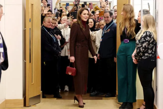  En marzo de 2024, tras meses de especulaciones sobre su salud,&nbsp;Kate Middleton&nbsp;reveló en redes sociales que padecía cáncer, sin dar detalles sobre el tipo. Foto: AFP.   