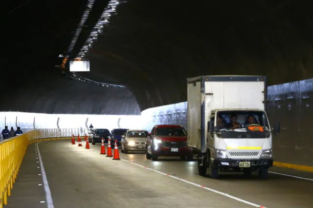 Así luce los renovados túneles Santa Rosa y San Martín. Foto: Andina   