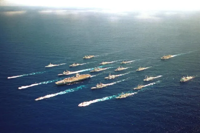 La flota china incluye submarinos nucleares, portaaviones, destructores de última generación, fragatas, corbetas y barcos anfibios. Foto: Wikipedia   