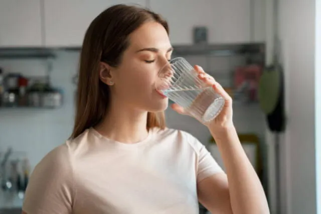  Mantenerse hidratado es muy importante para la salud. Foto: iStock   