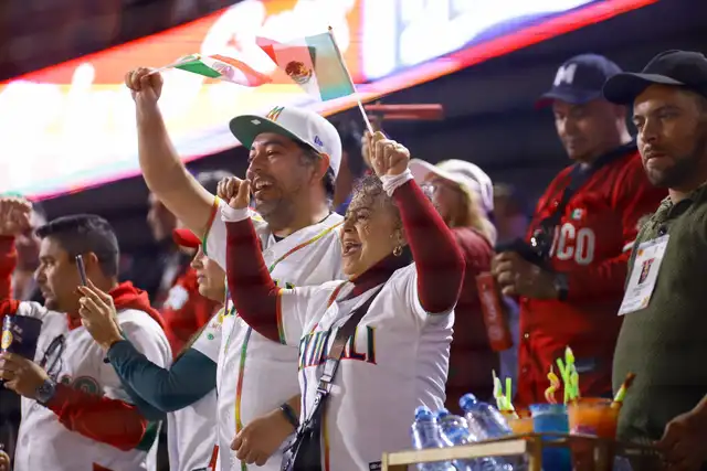 La fiel hinchada de los Charros siempre están presentes en Mexicali. Foto: charrosbeisbol/X  