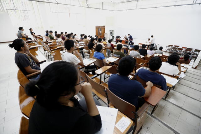 Estudiantes de la Cepre de San Marcos son evaluados este domingo 23 de febrero