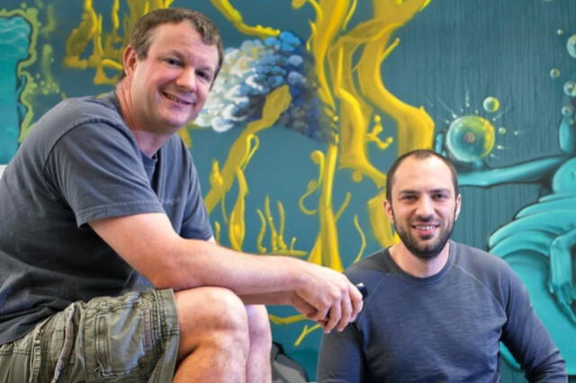 Brian Acton y Jan Koum fueron los creadores originales de WhatsApp. Foto: Hipertextual Brian Acton y Jan Koum fueron los creadores originales de WhatsApp. Foto: Hipertextual