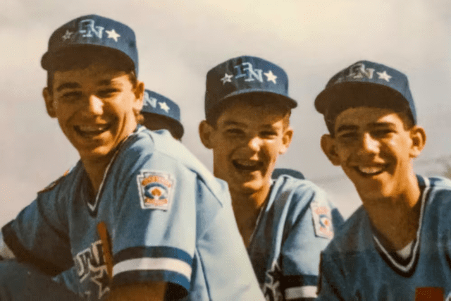 Ron DeSantis jugó como jardinero en el equipo de beisbol de la Universidad de Yale. | Jeremy Kurella. Ron DeSantis jugó como jardinero en el equipo de beisbol de la Universidad de Yale. | Jeremy Kurella.