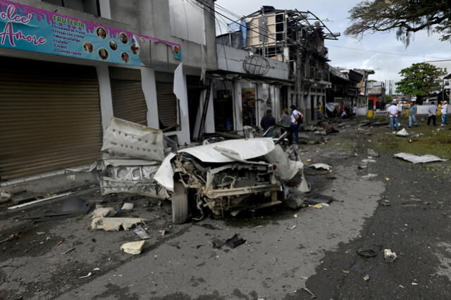 Los atentados, atribuidos a disidencias de las FARC bajo Iván Mordisco, incluyeron coches bomba y drones explosivos. Foto: AFP Los atentados, atribuidos a disidencias de las FARC bajo Iván Mordisco, incluyeron coches bomba y drones explosivos. Foto: AFP