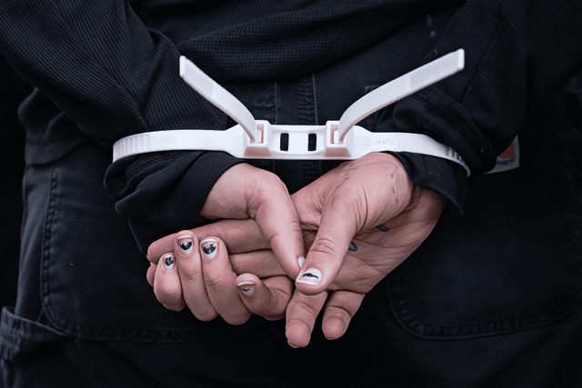 ICE intensifica detenciones en 2025: miles de migrantes, muchos sin antecedentes, enfrentan deportación. Foto: AFP ICE intensifica detenciones en 2025: miles de migrantes, muchos sin antecedentes, enfrentan deportación. Foto: AFP