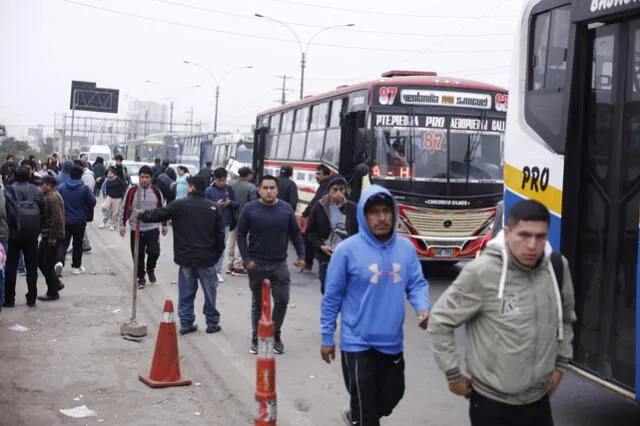 Transportistas ejercen labores con normalidad en Lima Norte. Foto: Marco Cotrina.   